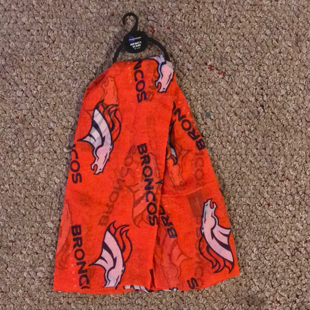 NWT✨ Denver Broncos Infinity Scarf